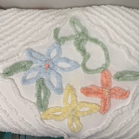 Vintage Chenille Bedspread, Queen/Full Size White Off White Pastel Floral Design - Picture 12 of 16